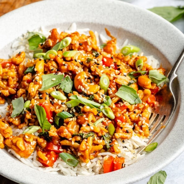 gochujang chicken bowl with rice