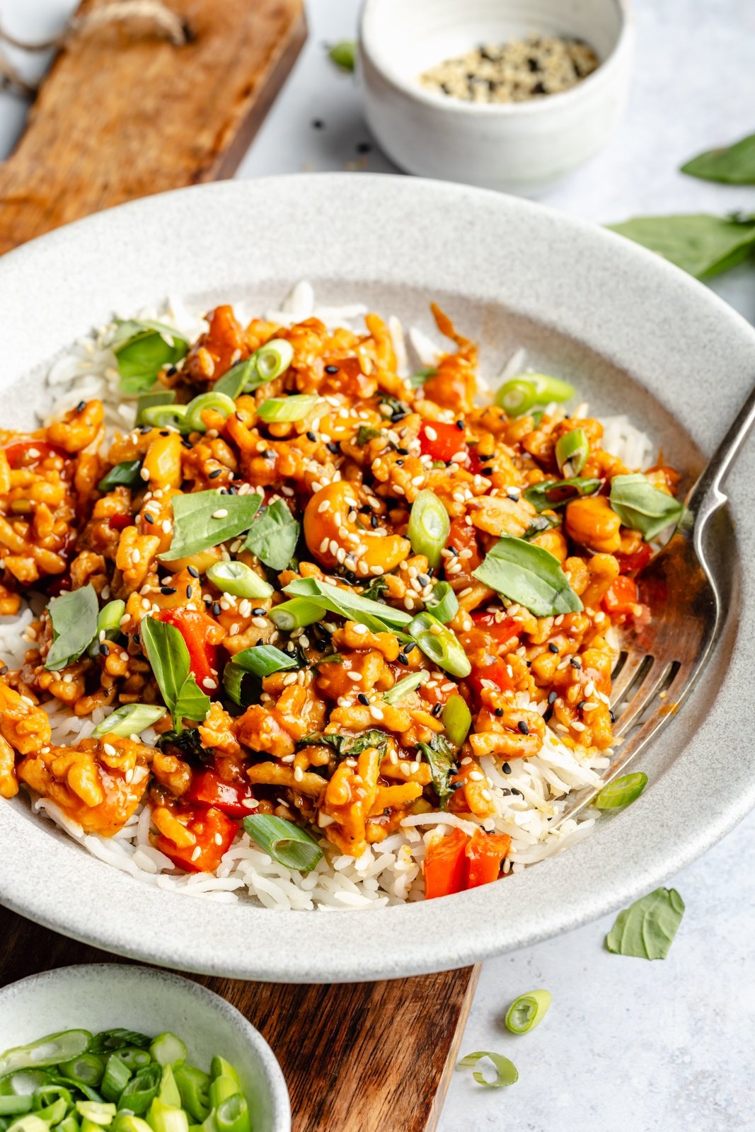 gochujang chicken bowl with rice