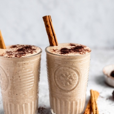 vegan date smoothie in two glasses